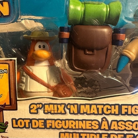 Disney Club Penguin Toy Action Figures Series 4 New in Package - Picture 2 of 7
